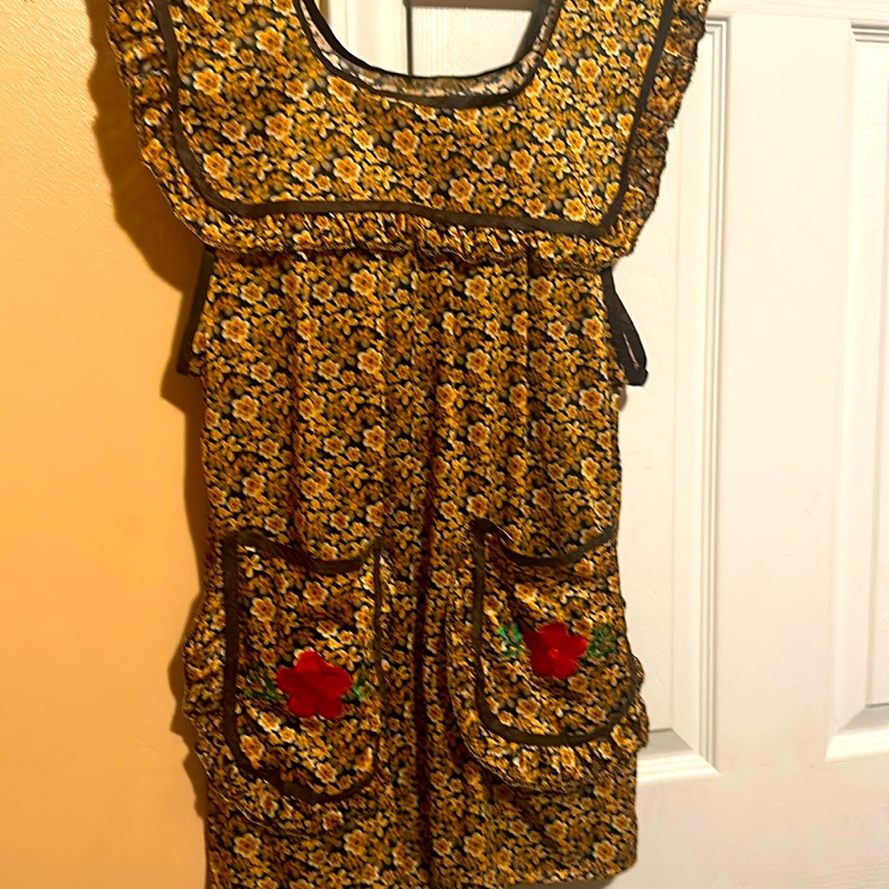 mexican apron size medium